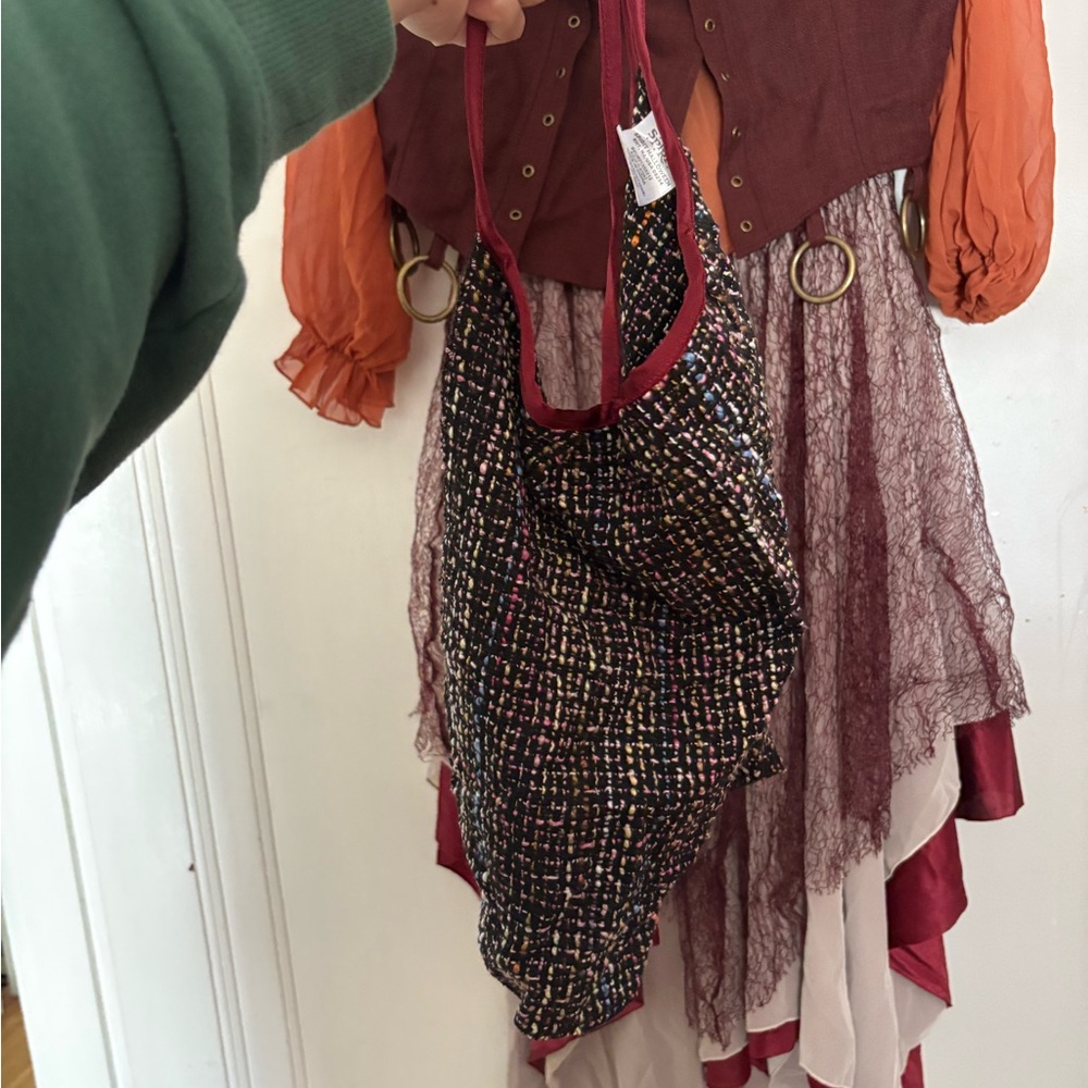 Hocus Pocus Sanderson Sisters Costumes - Picture 5 of 11
